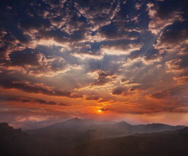 Haleakala yanardağında güzel bir gün doğumu sahnesi, Maui adası, Hawaii