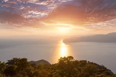 Türkiye 'nin güzel deniz kıyıları. Lycian yürüyüşü boyunca şaşırtıcı doğal manzaralar..
