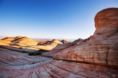 Kumtaşı oluşumları Utah, ABD. Güzel sıradışı manzaralar. Mercan rengi tonlama yaşayan.