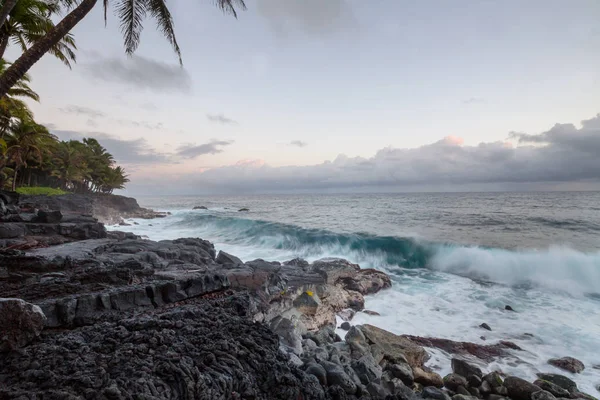 Fantastiska Hawaiian Stranden Våg Havet Vid Solnedgång Eller Soluppgång Med — Stockfoto