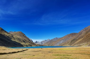 Cordillera Huayhuash, Peru, Güney Amerika 'daki güzel dağ manzaraları