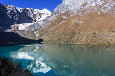 Cordillera Huayhuash, Peru, Güney Amerika 'daki güzel dağ manzaraları