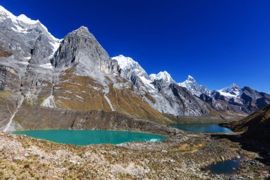 Cordillera Huayhuash, Peru, Güney Amerika 'daki güzel dağ manzaraları