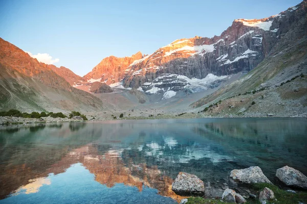 Bellissimo Lago Sereno Nelle Montagne Fanns Ramo Del Pamir Tagikistan — Foto Stock