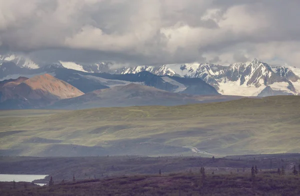 Malerische Berge Alaska Sommer Schneebedeckte Massive Gletscher Und Felsige Gipfel — Stockfoto