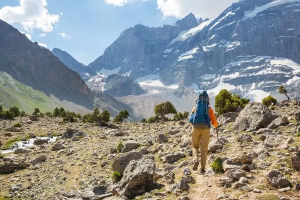 Hora Wanderlust Homem Caminhando Belas Montanhas Fann Pamir Tajiquistão Ásia — Fotografia de Stock