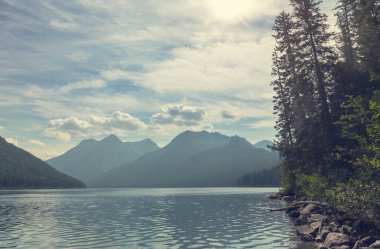 Serenity Gölü dağlarda