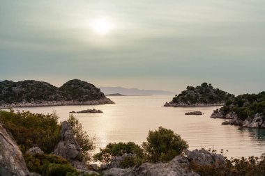 Türkiye 'nin güzel deniz kıyıları. Lycian yürüyüşü boyunca şaşırtıcı doğal manzaralar..