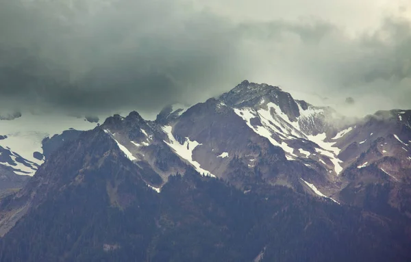 Prachtige Ochtend Scene Bergen Mist Bij Zonsopgang — Stockfoto