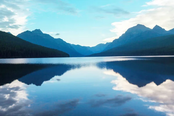 Lago Serenidade Nas Montanhas — Fotografia de Stock