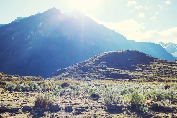 南美洲科迪勒拉华瓦什美丽的山区风景 — 图库照片