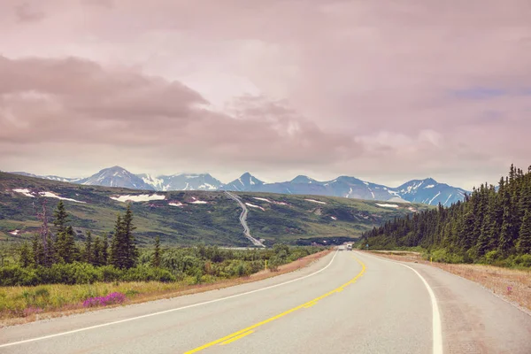 アラスカ州 アメリカ合衆国で風光明媚な道路 — ストック写真