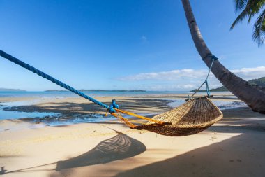 Ahşap masa plaj arka plan ile. Arka plan seyahat.