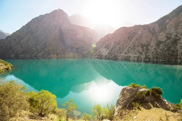 Belo Lago Sereno Nas Montanhas Fanns Ramo Pamir Tajiquistão — Fotografia de Stock