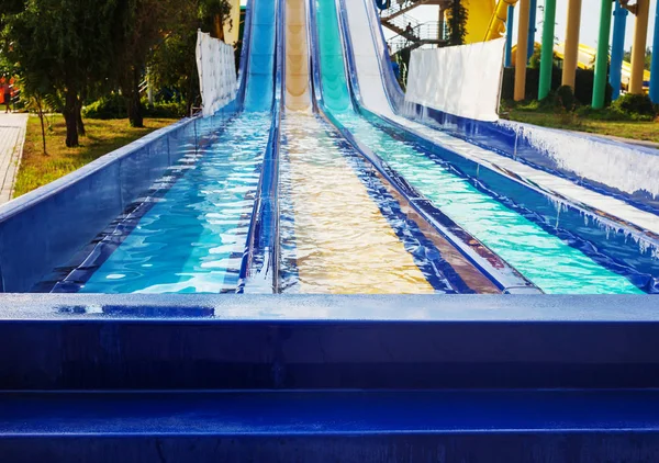 Μπλε Waterpark Στον Ουρανό Φόντο — Φωτογραφία Αρχείου