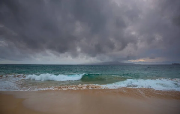 Niesamowite Hawaiian Beach Fala Oceanie Zachód Lub Wschód Słońca Surfer — Zdjęcie stockowe