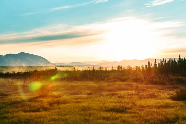 Picturesque Vuoristomaisema Kanadan Kalliovuorilla Kesäkaudella — kuvapankkivalokuva