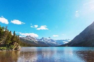 Pitoresk kayalık zirveleri buzul Milli Parkı, Montana, ABD