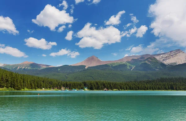 Scena Serena Presso Lago Montagna Canada Con Riflesso Delle Rocce — Foto Stock