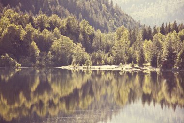 Serenity Gölü dağlarda yaz sezonu