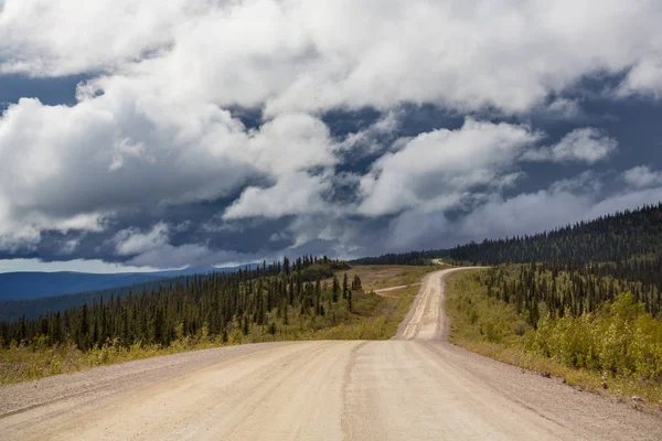 アラスカ州 アメリカ合衆国で風光明媚な道路 — ストック写真