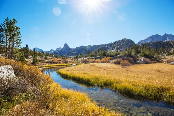 Látványos Kilátás Sierra Nevada Hegyre Őszi Lombozat Táj Kalifornia Egyesült — Stock Fotó