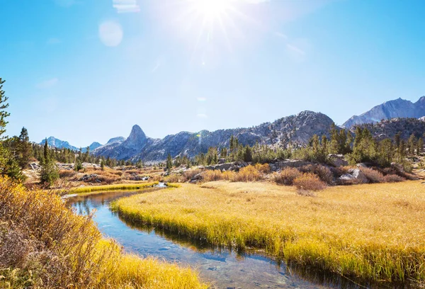 Naturskön Utsikt Över Sierra Nevada Mountain Fallskärmslandskap Kalifornien Usa — Stockfoto