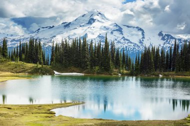 Image Lake and Glacier Peak in Washington, ABD