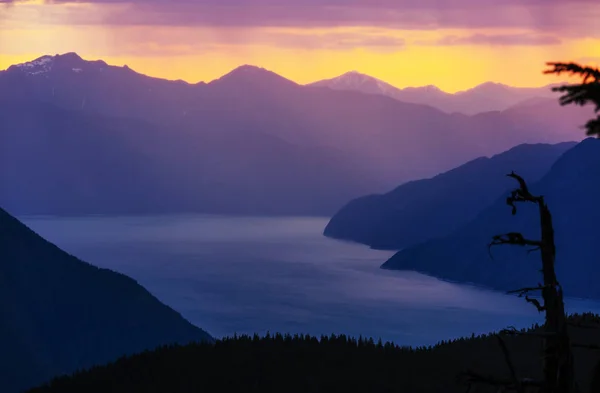Pintoresca Vista Montaña Cordillera Costera Canadiense Temporada Verano —  Fotos de Stock