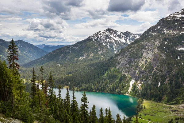 Lago Serenidad Las Montañas Temporada Verano Hermosos Paisajes Naturales —  Fotos de Stock