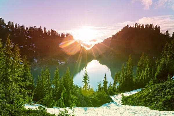 Lac Sérénité Dans Les Montagnes Saison Estivale Beaux Paysages Naturels — Photo