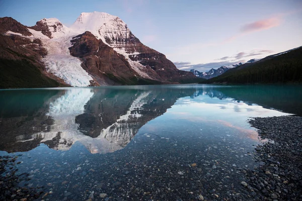 Gyönyörű Mount Robson Nyári Szezonban Kanada — Stock Fotó