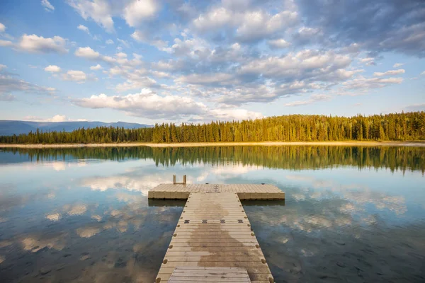 Gün Doğumunda Güzel Göl Sahnesi British Columbia Kanada — Stok fotoğraf