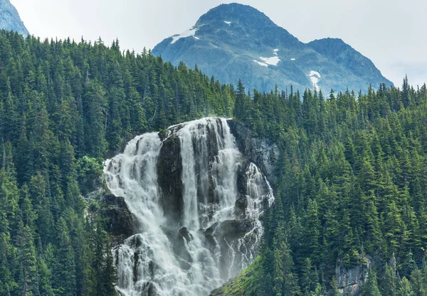 Hermosa Cascada Montañas Canadienses — Foto de Stock