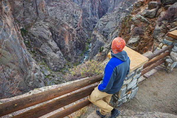 Touristen Auf Den Granitfelsen Der Schwarzen Schlucht Des Gunnison Colorado — Stockfoto
