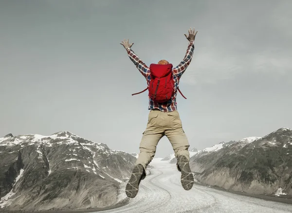 Homem Salto Montanhas Vulcânicas Bromo Indonésia — Fotografia de Stock