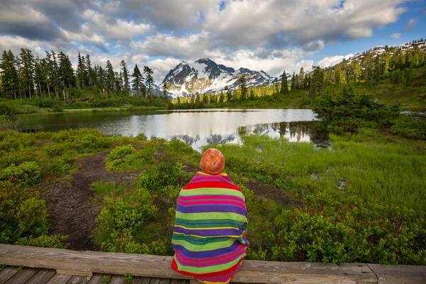 ワシントン アメリカのマウントShuksan反射と風景写真湖 — ストック写真