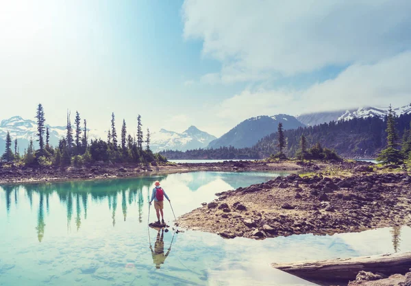 Caminhe Até Águas Turquesa Pitoresco Lago Garibaldi Perto Whistler Canadá — Fotografia de Stock