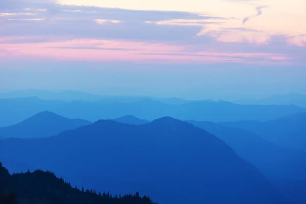 Vacker Natur Bakgrund Fjällsiluett Vid Solnedgången — Stockfoto