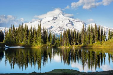 Image Lake and Glacier Peak in Washington, ABD
