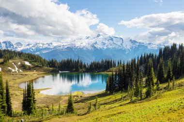 Image Lake and Glacier Peak in Washington, ABD