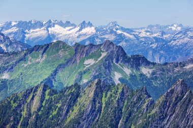 North Cascade Range, Washington / ABD 'de güzel bir dağ zirvesi.