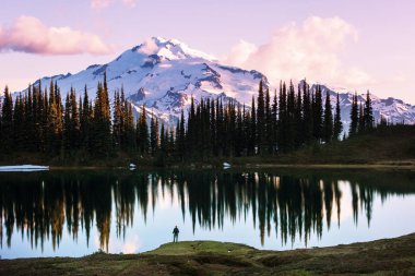 Image Lake and Glacier Peak in Washington, ABD