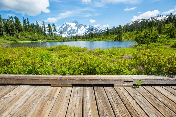 Washington Abd Shuksan Dağı Yansımalı Scenic Picture Gölü — Stok fotoğraf