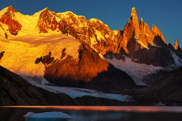 아르헨티나 파타고니아 산맥에 아름다운 봉우리 남아메리카의 아름다운 — 스톡 사진