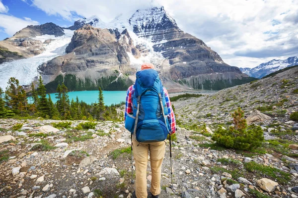 Turista Kanadských Horách Turistika Populární Rekreační Aktivita Severní Americe Spousta — Stock fotografie