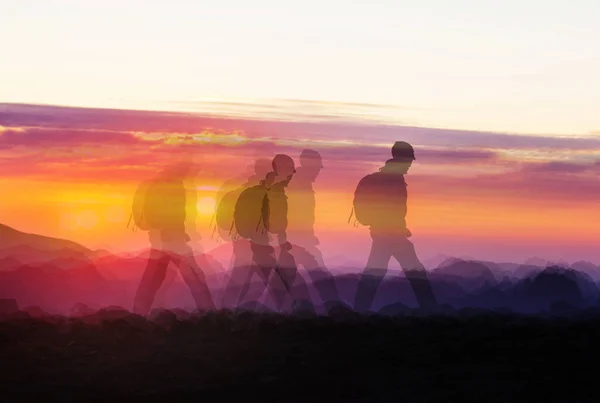 Wanderszene Wunderschönen Sommerbergen Bei Sonnenuntergang Collage Bild — Stockfoto