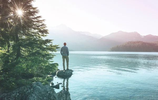 Klidné Jezero Horách Letní Sezóně Krásné Přírodní Krajiny — Stock fotografie