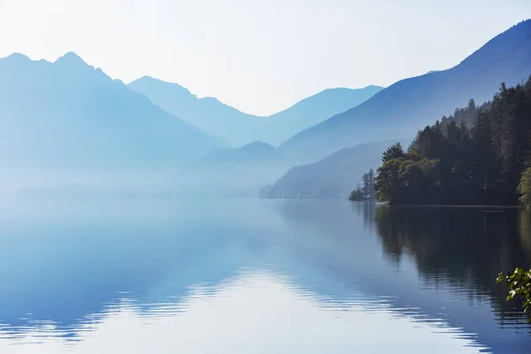 Lago Serenidad Las Montañas Temporada Verano Hermosos Paisajes Naturales — Foto de Stock