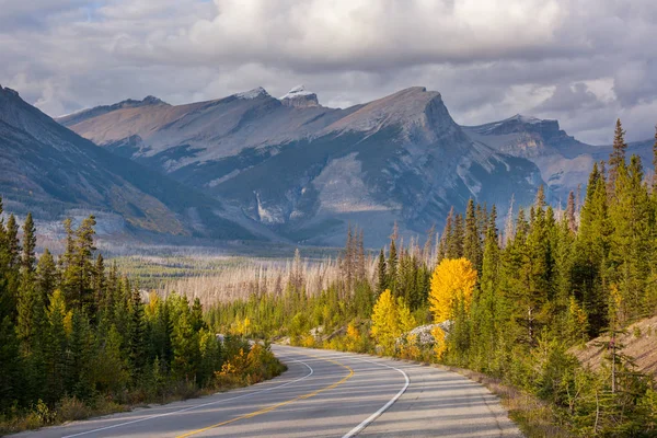 Hermosa Temporada Otoño Las Montañas Canadienses Fondo Caída —  Fotos de Stock